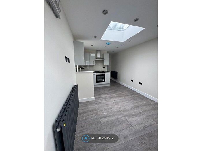 1 Bedroom Flat To Rent In Clayhall Avenue, Ilford, IG5
