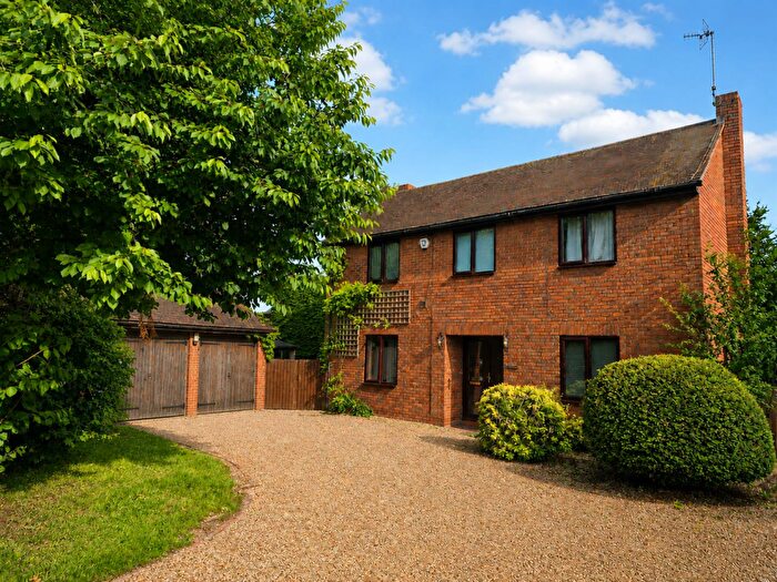 4 Bedroom Detached House For Sale In Hopkins Close, Milton Keynes Village, MK10