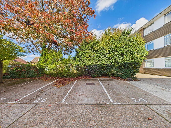 2 Bedroom Flat For Sale In Southdown Road, Shoreham By Sea, BN43