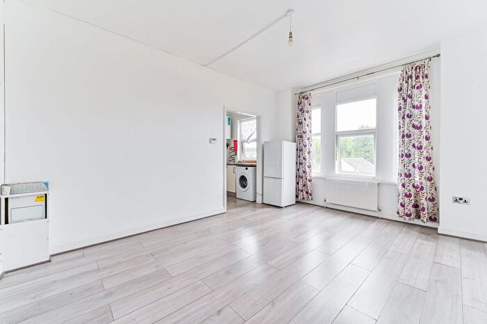 1 Bedroom Flat For Sale In Whitehorse Road, Croydon, CR0