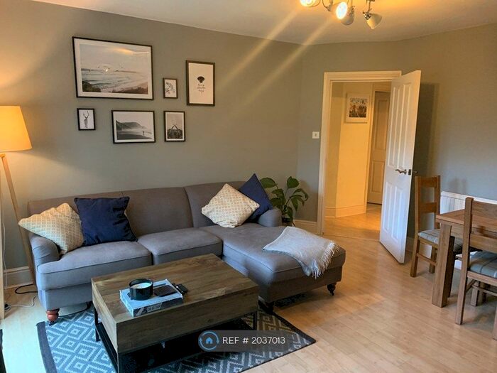 2 Bedroom Flat To Rent In Sydenham Road Cotham, Bristol, BS6