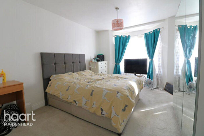 2 Bedroom Semi Detached House For Sale In Queens Road, High Wycombe, HP13