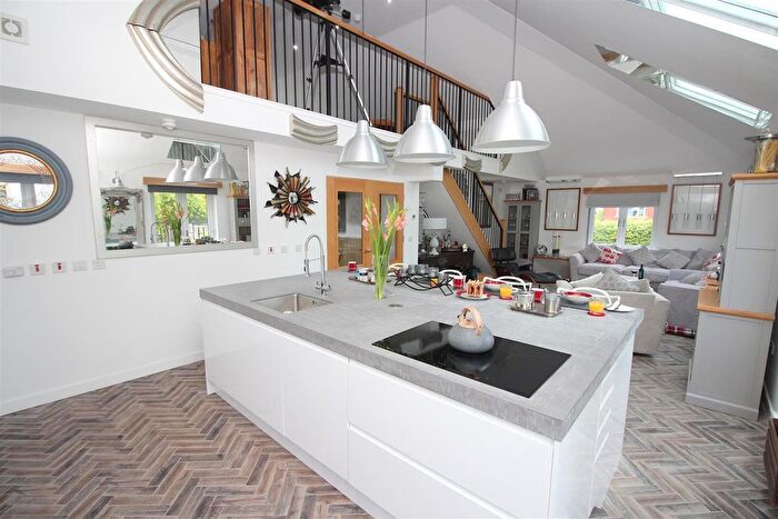 3 Bedroom Flat For Sale In Castlehill Crescent, Kilmacolm, PA13