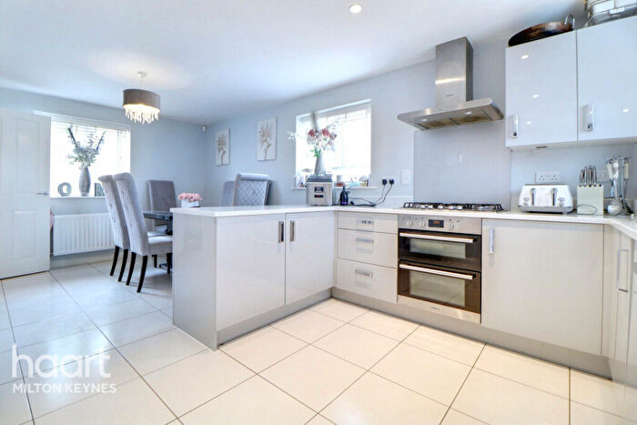 5 Bedroom Detached House For Sale In Friesland Avenue, Whitehouse Park, MK8