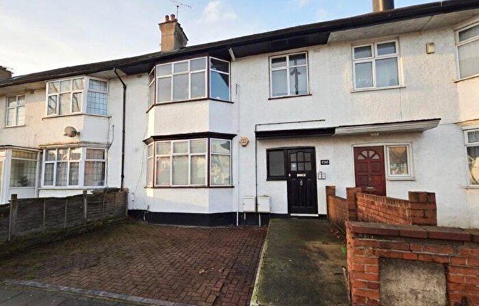 3 Bedroom Flat For Sale In Northfield Avenue, Ealing, W5