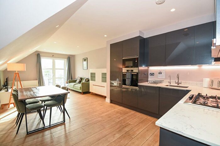 2 Bedroom Flat To Rent In Sanders Lane, London, NW7