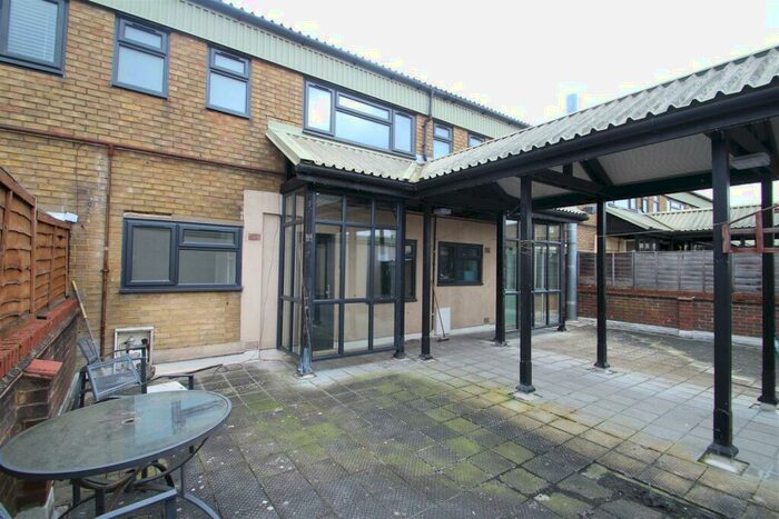 3 Bedroom Flat To Rent In Rossgate, Hemel Hempstead, HP1