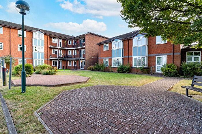 1 Bedroom Flat For Sale In Furzehill Road, Borehamwood, WD6
