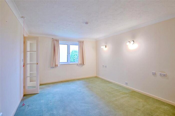 1 Bedroom Apartment For Sale In Nevyll Court, Thorpe Bay, SS1