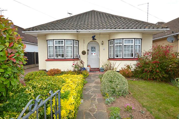 3 Bedroom Detached Bungalow For Sale In Pargat Drive, Leigh-On-Sea, SS9