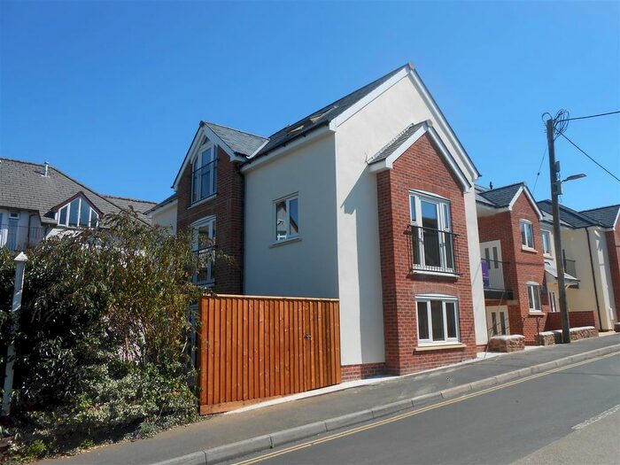 2 Bedroom Flat To Rent In Mill Road, Okehampton, EX20