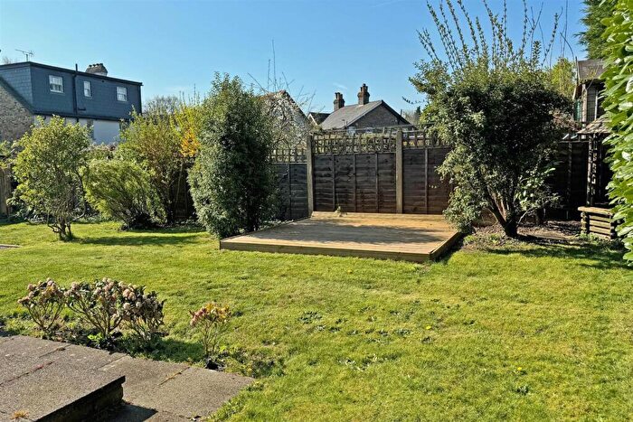 3 Bedroom Detached House For Sale In Dorking Road, Tadworth, KT20