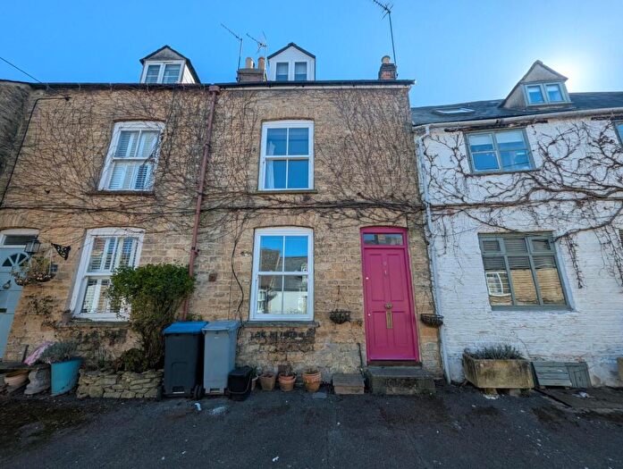 2 Bedroom Town House To Rent In Spring Street, Chipping Norton, OX7