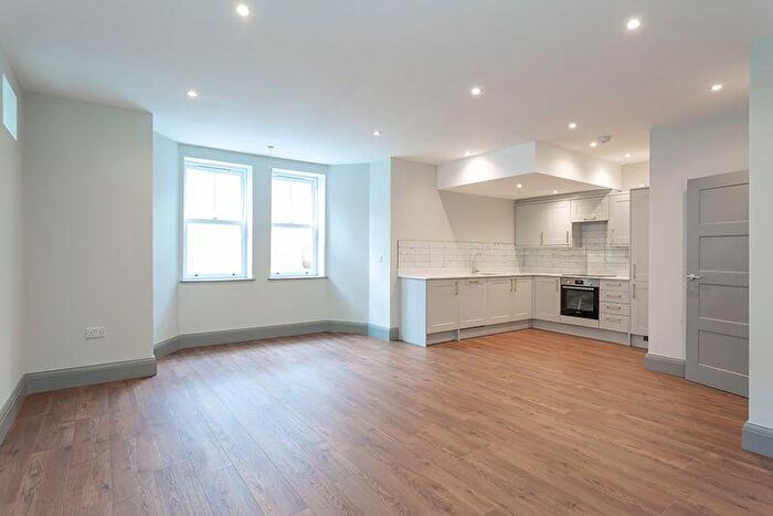 2 Bedroom Flat To Rent In Mayford Road, London, SW12