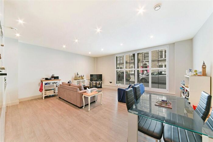 2 Bedroom Apartment To Rent In Crampton Street, Elephant & Castle, London, SE17