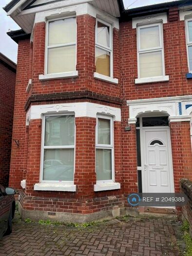 3 Bedroom Semi-Detached House To Rent In Rampart Road, Southampton, SO18