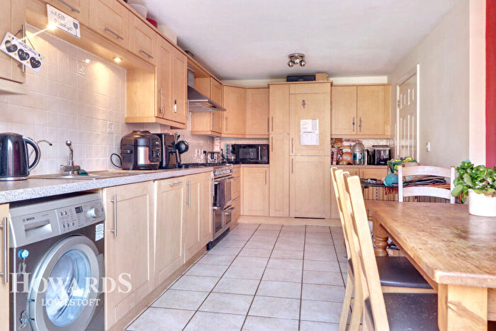 6 Bedroom Detached House For Sale In Gratton Dale, Lowestoft, NR33