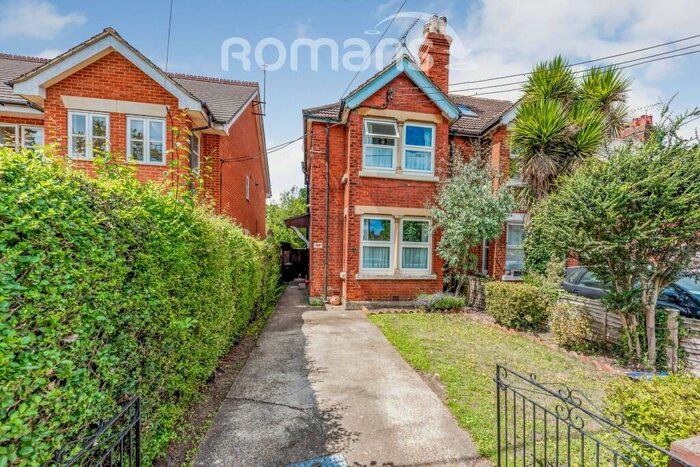 3 Bedroom Semi-Detached House To Rent In Prospect Road, Farnborough, GU14