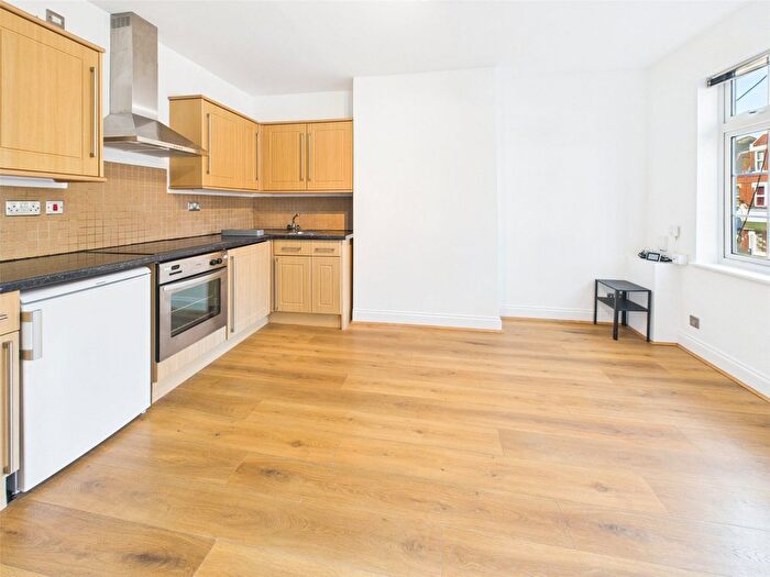 1 Bedroom Flat To Rent In Heath Road, Middlesex, TW1