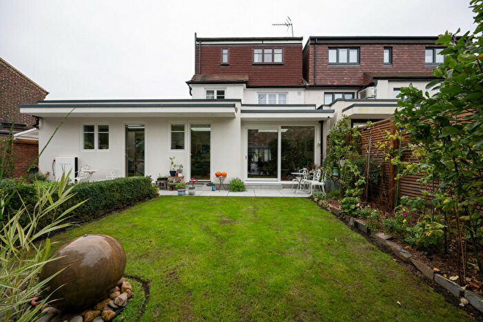 5 Bedroom Semi-Detached House For Sale In Riverside Close, Kingston Upon Thames, KT1