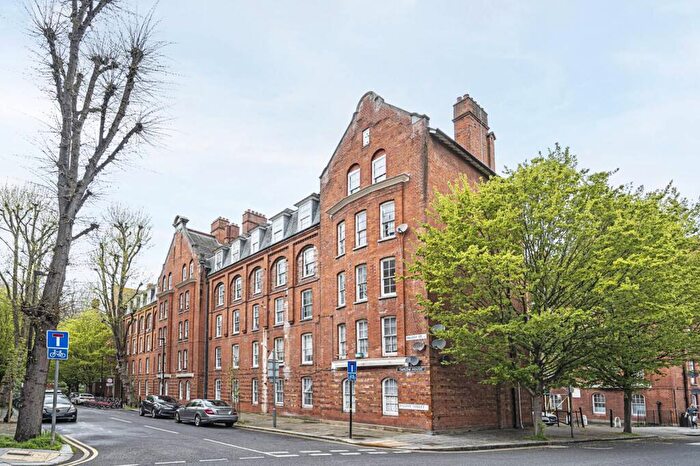 3 Bedroom Flat To Rent In Taplow House, , Tower Hamlets, London, E2