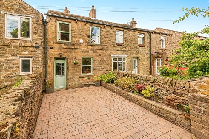 2 Bedroom Terraced House For Sale In Dobroyd, Shepley, Huddersfield, HD8