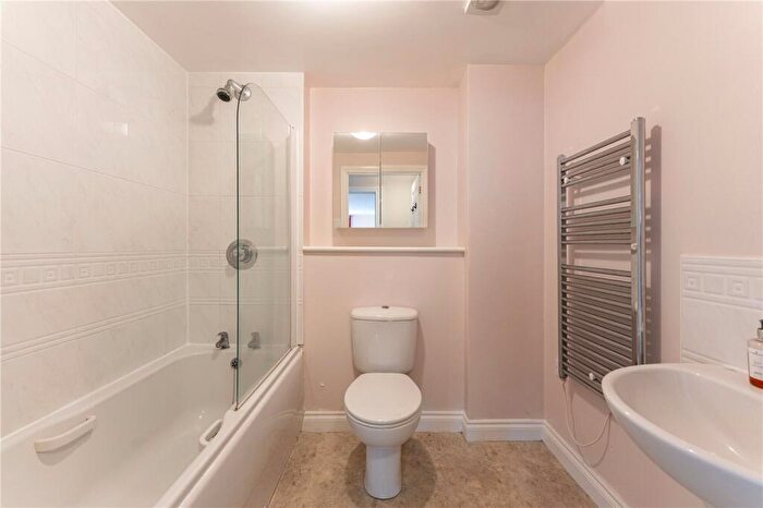 1 Bedroom Apartment To Rent In Romani Close, Warwick, Warwickshire, CV34