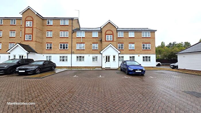 1 Bedroom Flat For Sale In Clarence Close, New Barnet, EN4