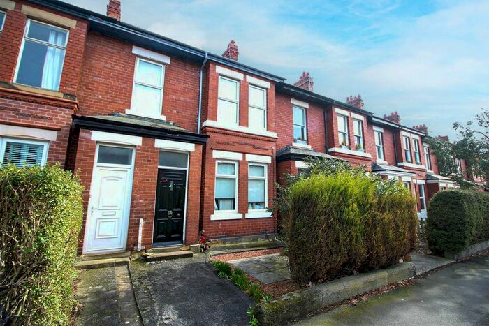 2 Bedroom Flat To Rent In Hyde Terrace, Gosforth, Newcastle Upon Tyne, NE3