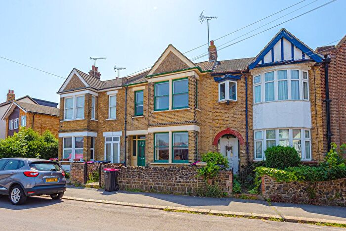 3 Bedroom Flat For Sale In Eastwood Lane South, Westcliff-On-Sea, SS0