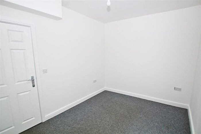 2 Bedroom Flat To Rent In High Street, Ilfracombe, EX34