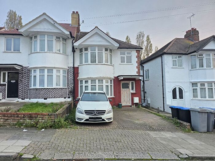 2 Bedroom Flat To Rent In Doreen Avenue, London, NW9