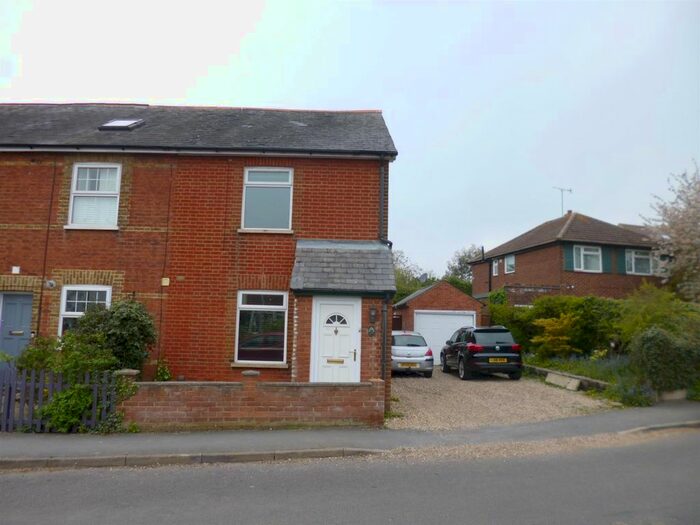 3 Bedroom Cottage To Rent In Holloways Lane, Welham Green, Herts, AL9