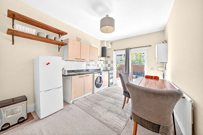 1 Bedroom Flat To Rent In Gassiot Road, London, SW17