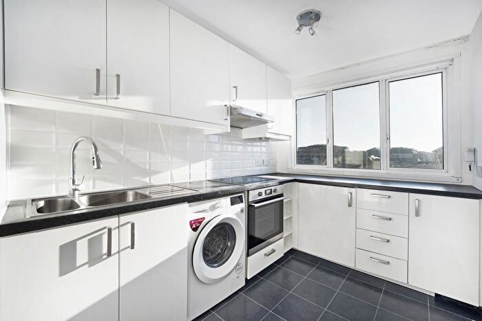 2 Bedroom Flat For Sale In Mallory Street, London, NW8