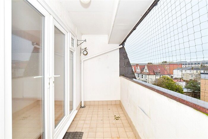 3 Bedroom Maisonette For Sale In Albert Road, Bognor Regis, West Sussex, PO21