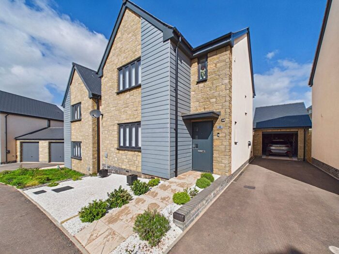 3 Bedroom Detached House For Sale In Flora Close, Paignton, TQ4