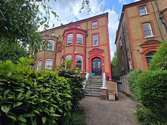 2 Bedroom Flat To Rent In Dulwich Road, Herne Hill, London, SE24