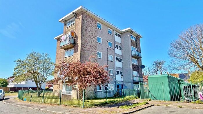 3 Bedroom Maisonette For Sale In Spendells Close, Walton-On-The-Naze, Essex, CO14