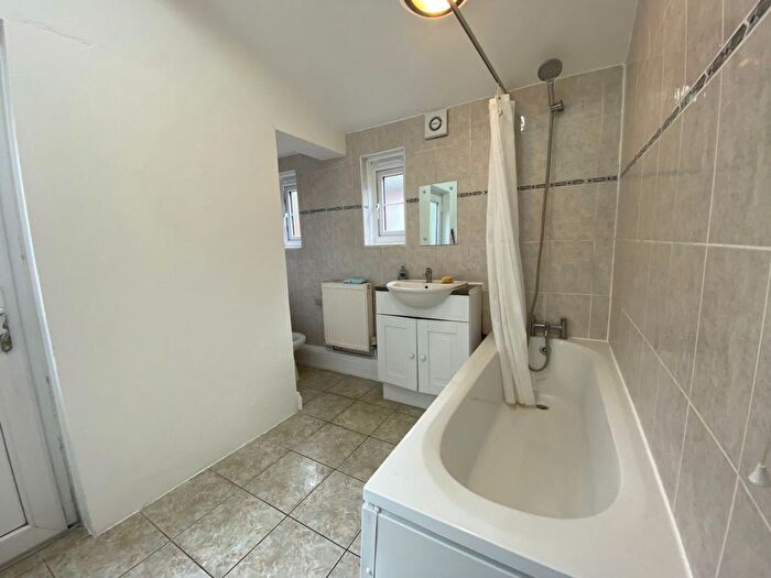 1 Bedroom Flat To Rent In Moselle Avenue, Haringey, N22