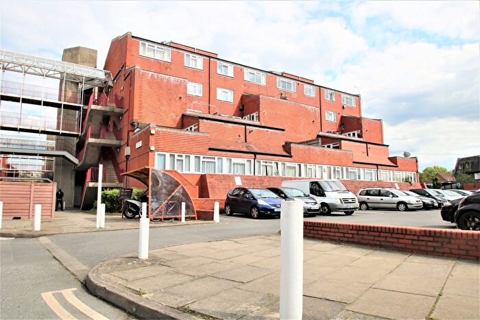 4 Bedroom Maisonette To Rent In Sadler Close, Mitcham, CR4