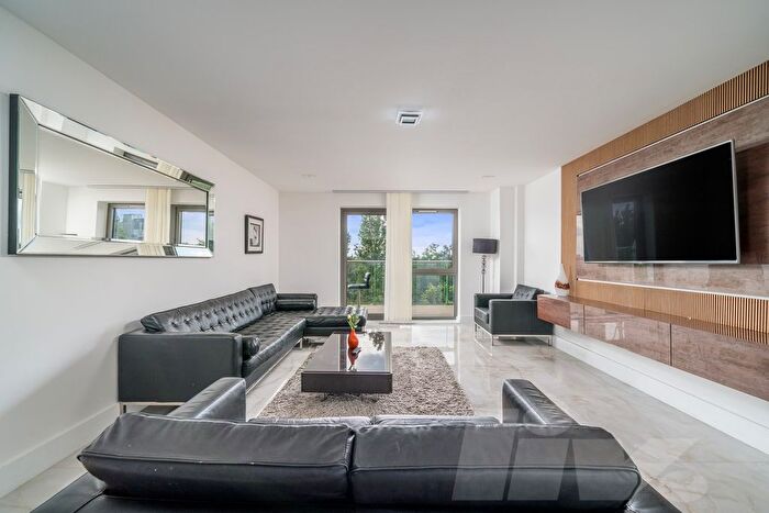 3 Bedroom Flat To Rent In Spring Apartments, Stebondale Street, Canary Wharf, E14