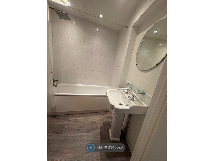 2 Bedroom Flat To Rent In Hampton Road, Hampton Hill, Hampton, TW12