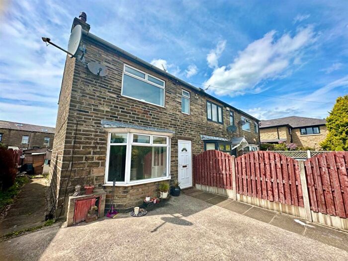 2 Bedroom End Of Terrace House For Sale In Mile Cross Gardens, Halifax, HX1