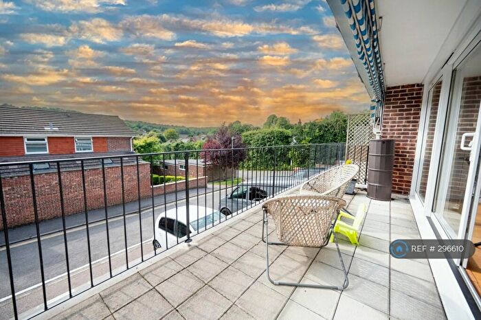 3 Bedroom Terraced House To Rent In Walnut Close, Brighton, BN1