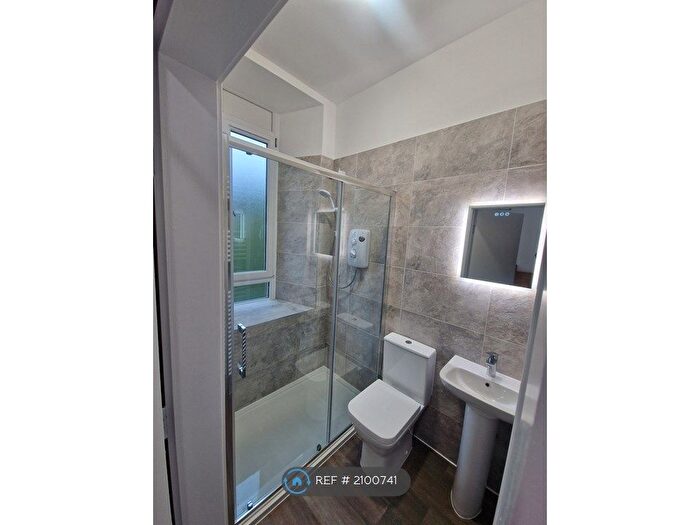 4 Bedroom Flat To Rent In Roslea Drive, Glasgow, G31