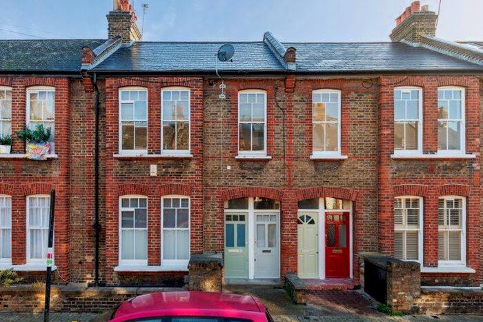 2 Bedroom Flat To Rent In Emu Road, London, SW8