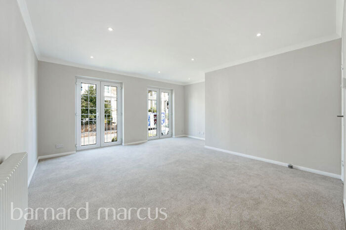 4 Bedroom Town House To Rent In Avenue Elmers, Surbiton, KT6