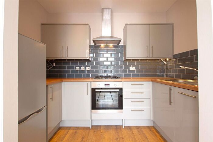 2 Bedroom Flat To Rent In Mattock Lane, London, W13
