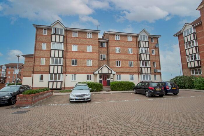 2 Bedroom Flat For Sale In Chandlers Drive, Erith, DA8